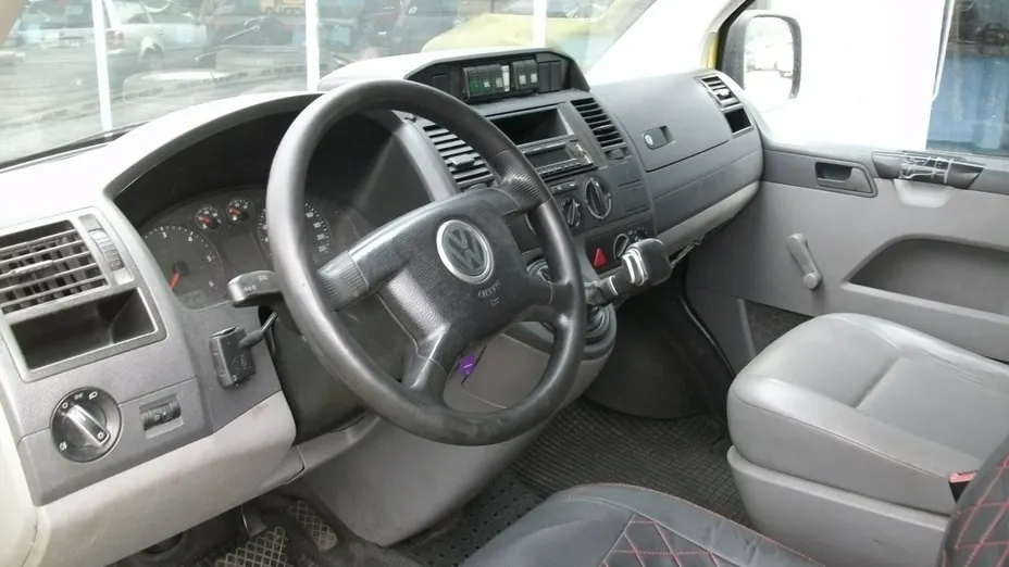 VOLKSWAGEN Transporter -