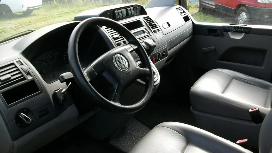 VOLKSWAGEN Transporter -