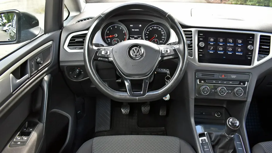 VOLKSWAGEN Golf Sportsvan -
