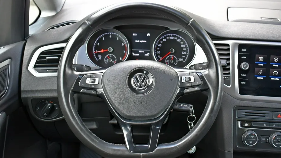 VOLKSWAGEN Golf Sportsvan -