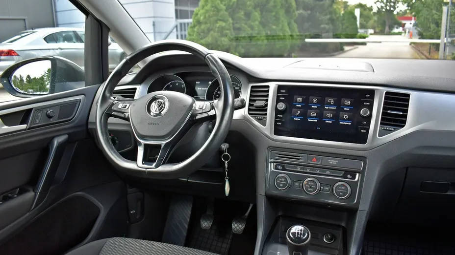 VOLKSWAGEN Golf Sportsvan -