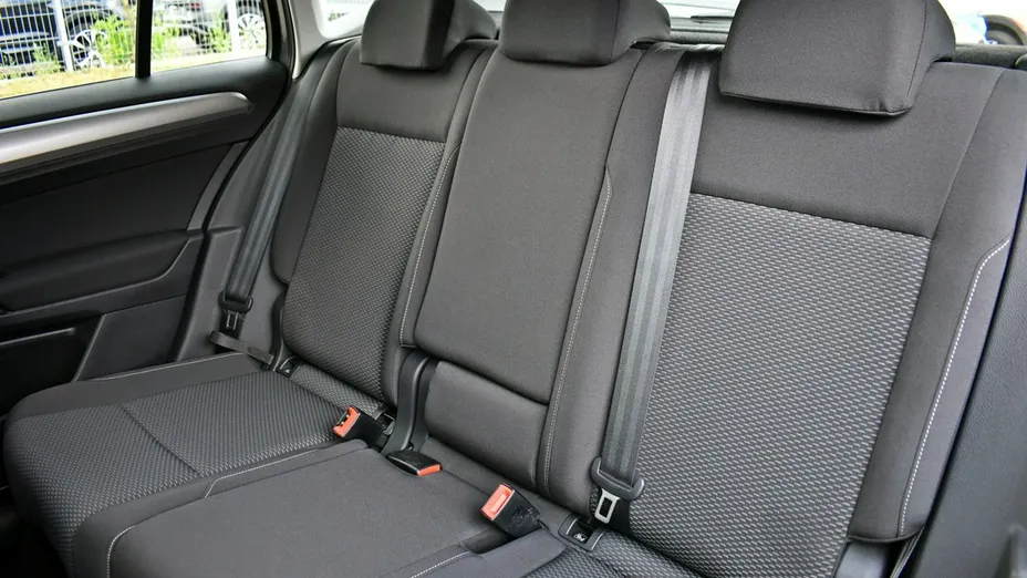 VOLKSWAGEN Golf Sportsvan -