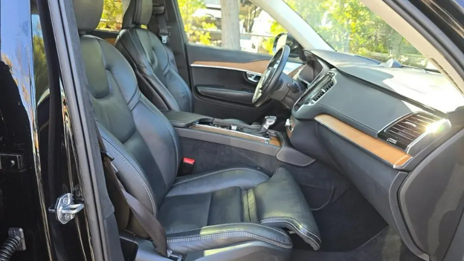 VOLVO XC90 -