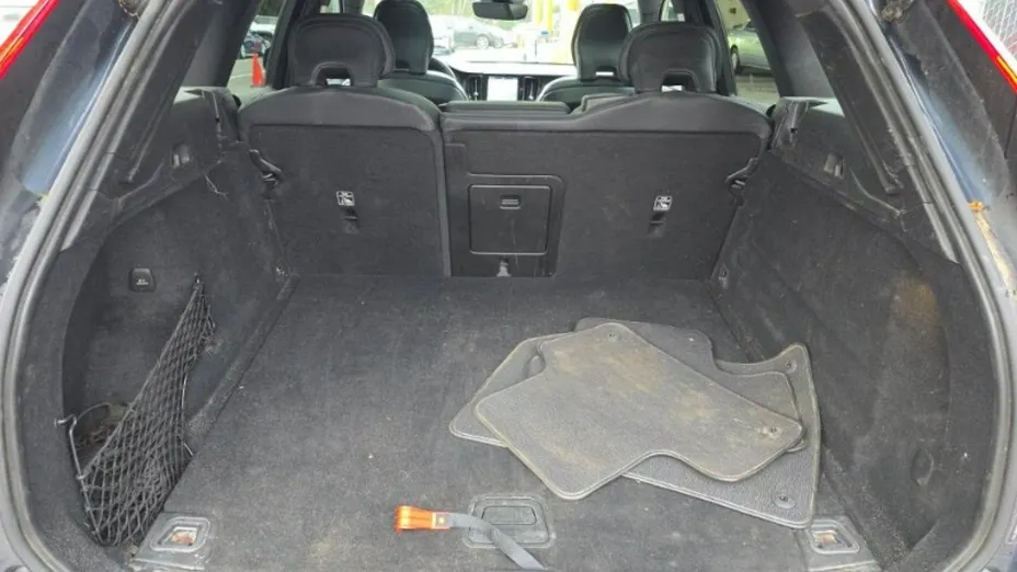 VOLVO XC60 -