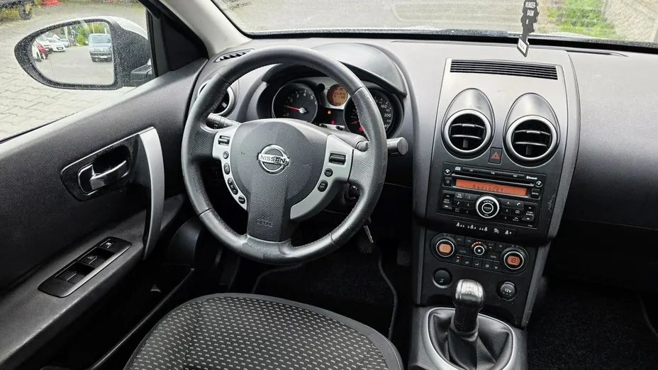 NISSAN Qashqai -