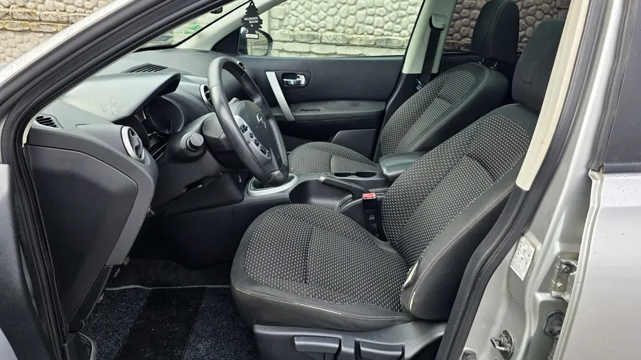 NISSAN Qashqai -