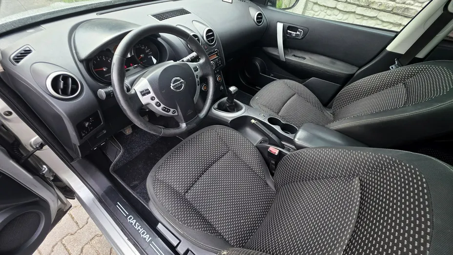NISSAN Qashqai -