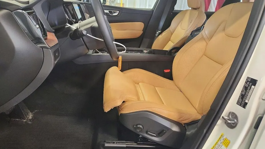 VOLVO XC60 -