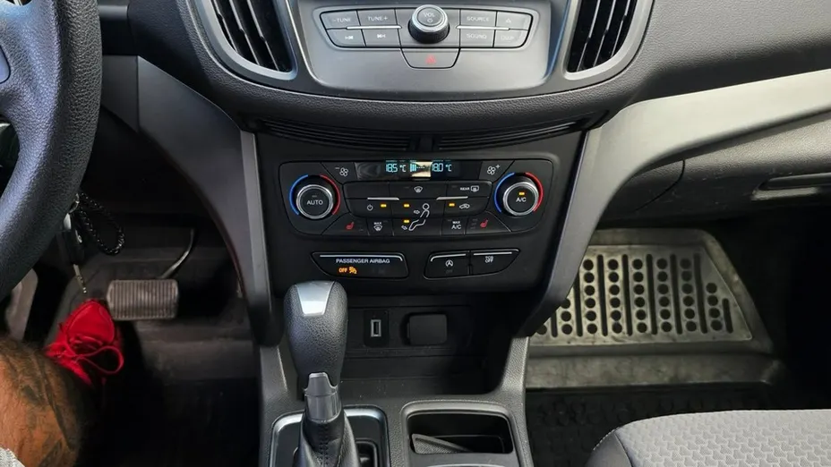 FORD Escape -