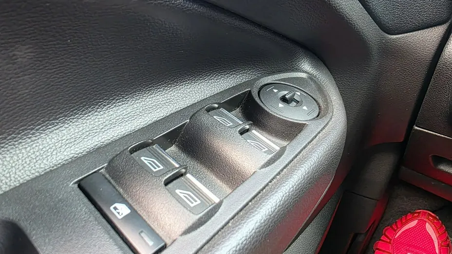 FORD Escape -