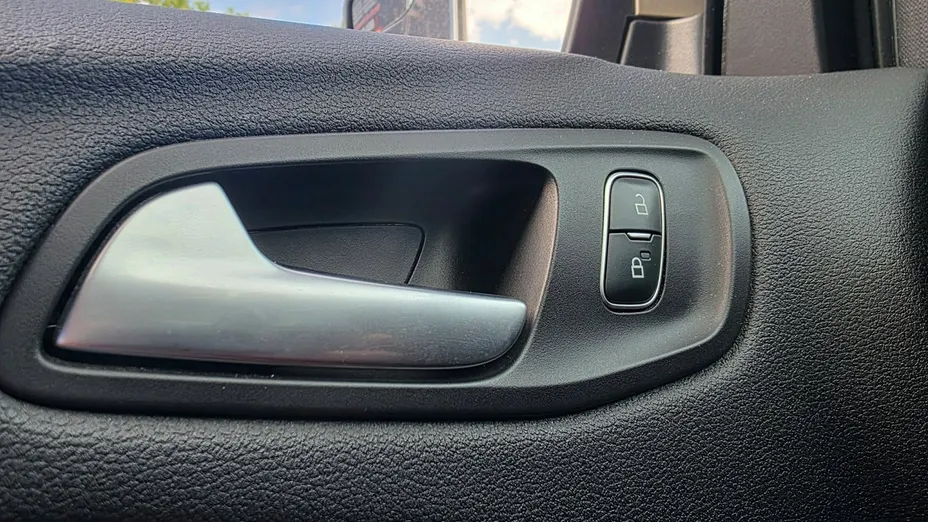FORD Escape -