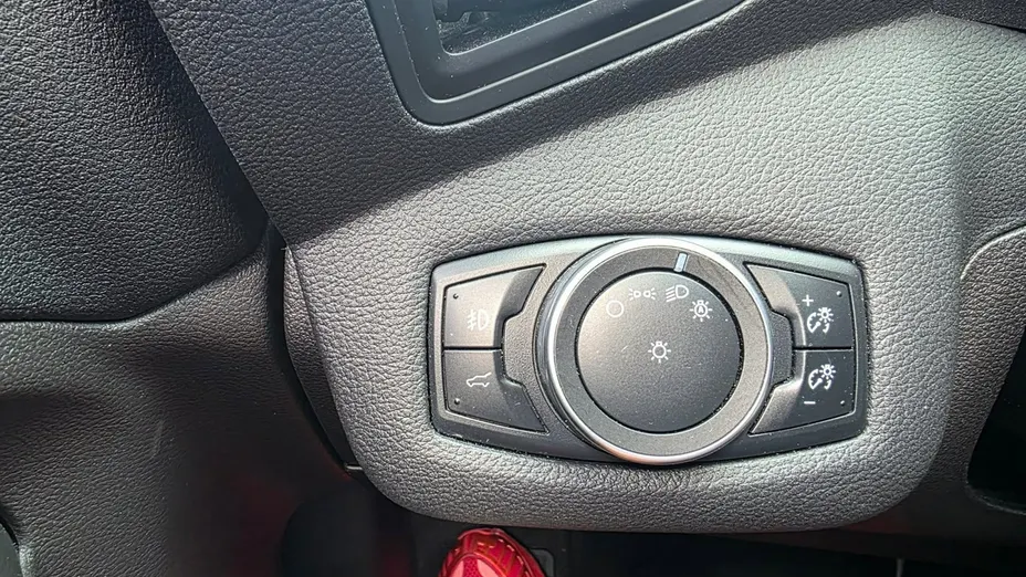FORD Escape -