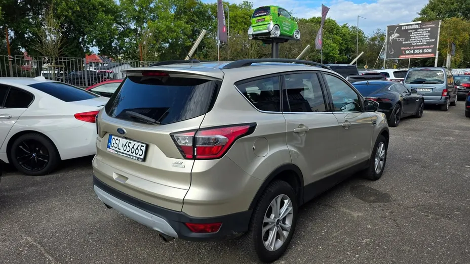 FORD Escape -
