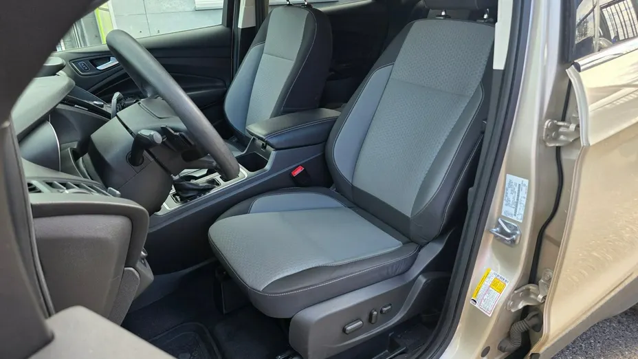 FORD Escape -