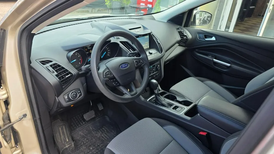 FORD Escape -