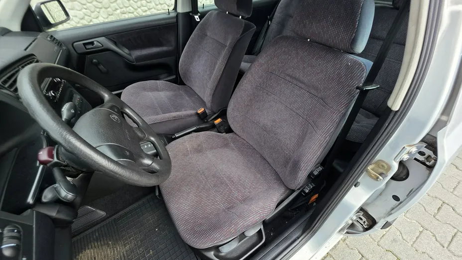 VOLKSWAGEN Golf -