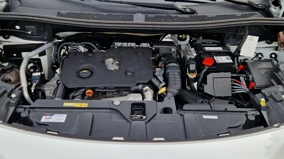 PEUGEOT 3008 -
