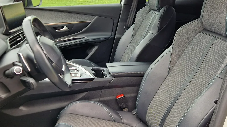 PEUGEOT 3008 -