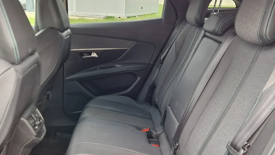 PEUGEOT 3008 -