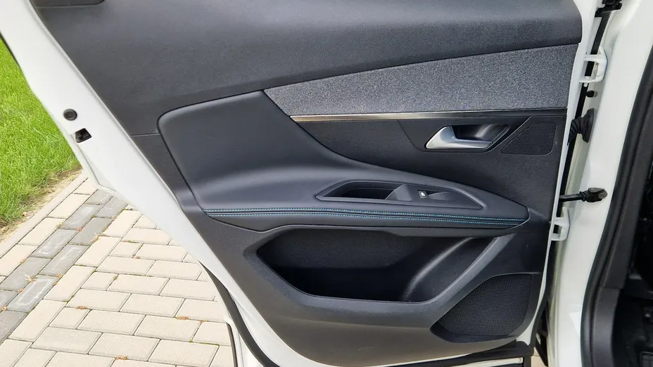 PEUGEOT 3008 -