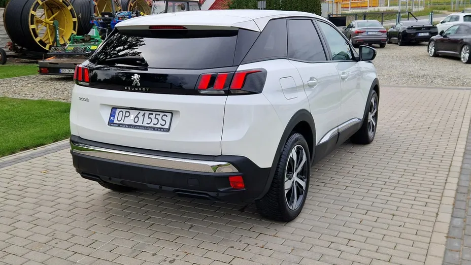 PEUGEOT 3008 -