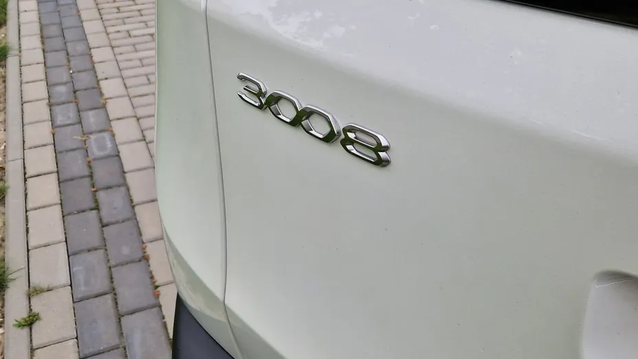 PEUGEOT 3008 -