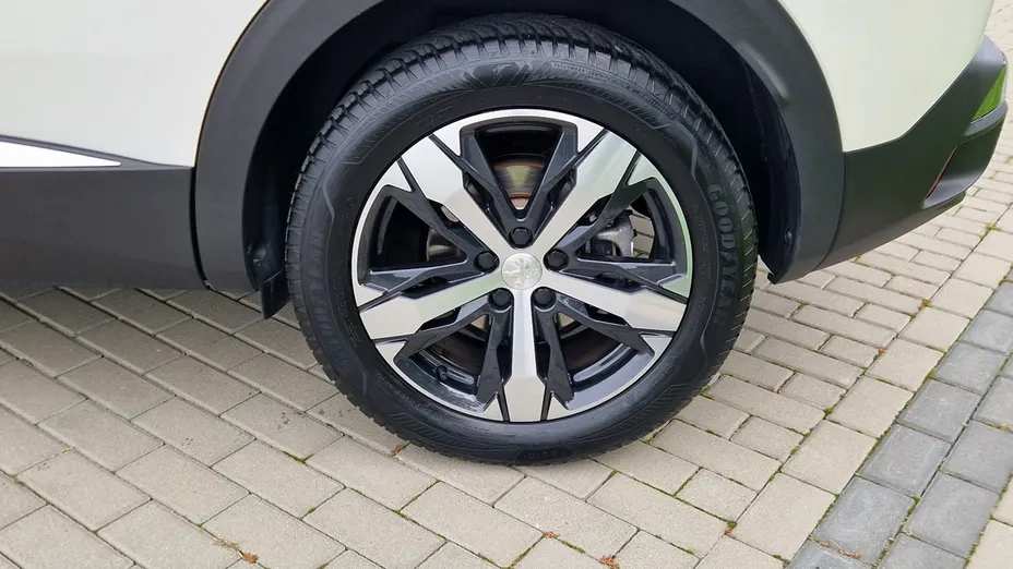 PEUGEOT 3008 -