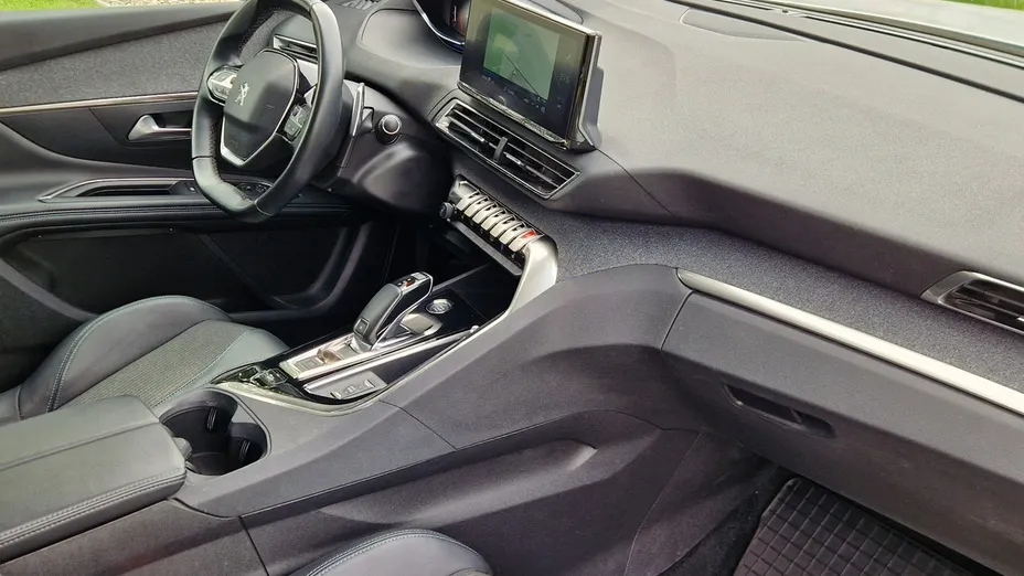 PEUGEOT 3008 -