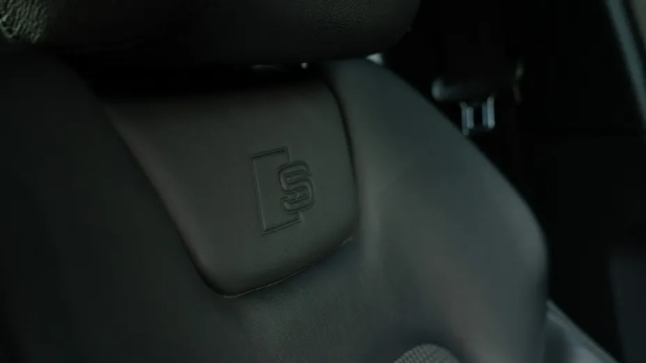 AUDI A6 -