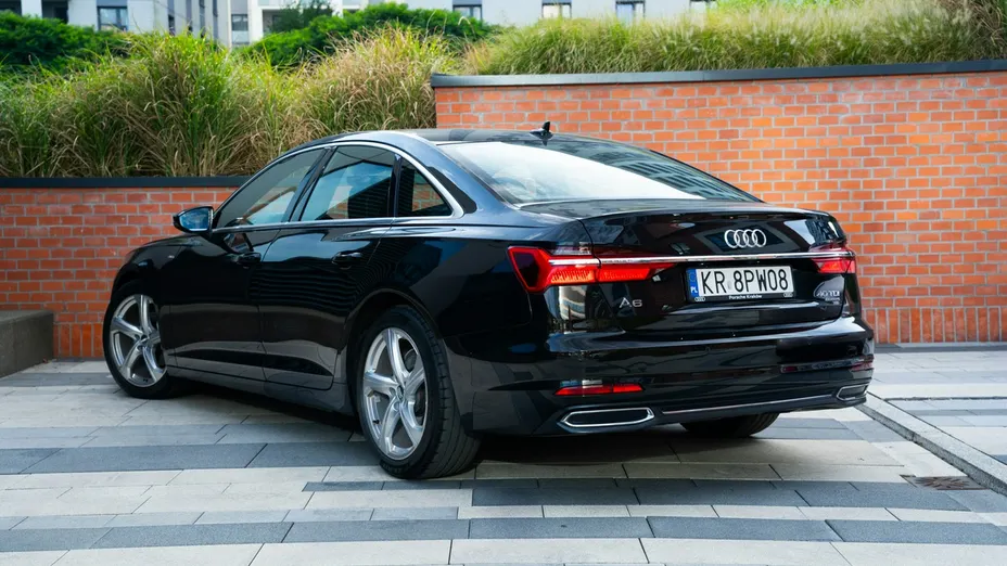AUDI A6 -