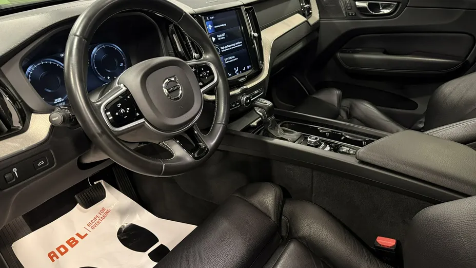 VOLVO XC60 -