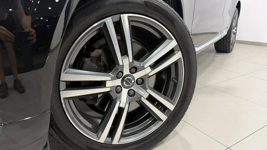 VOLVO XC60 -