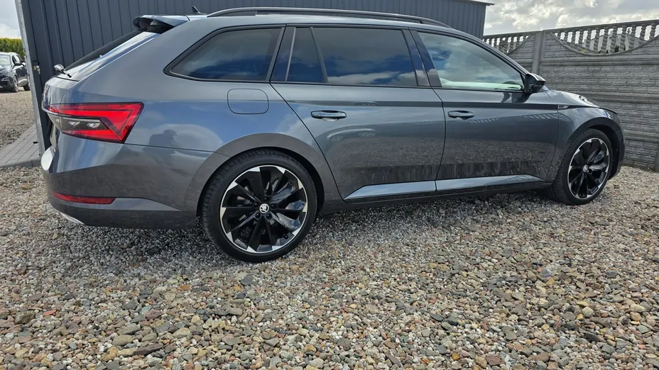 SKODA Superb -