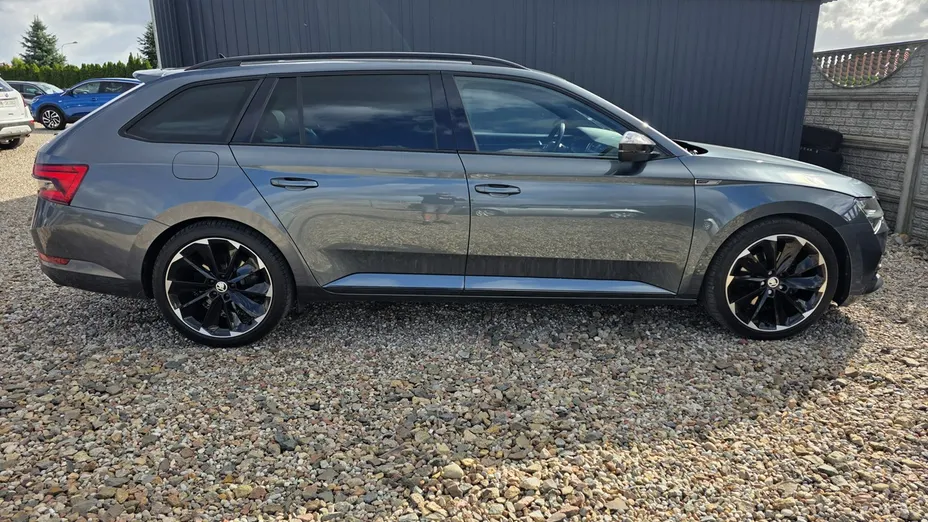 SKODA Superb -