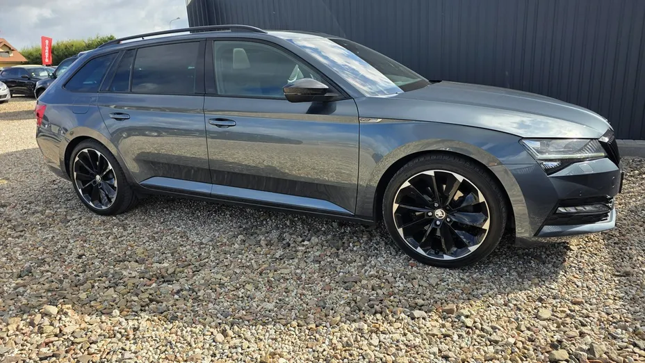 SKODA Superb -