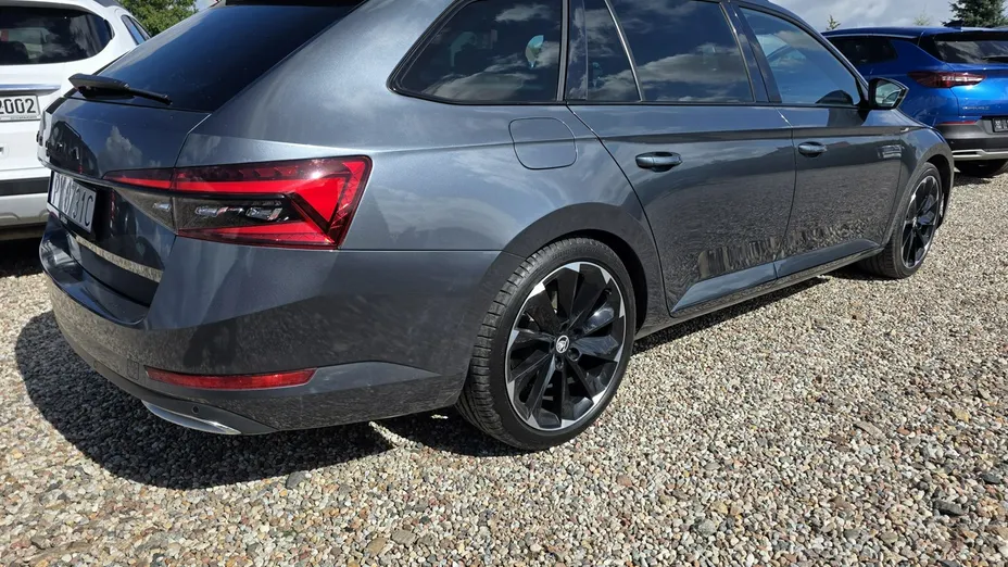 SKODA Superb -