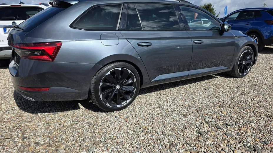 SKODA Superb -