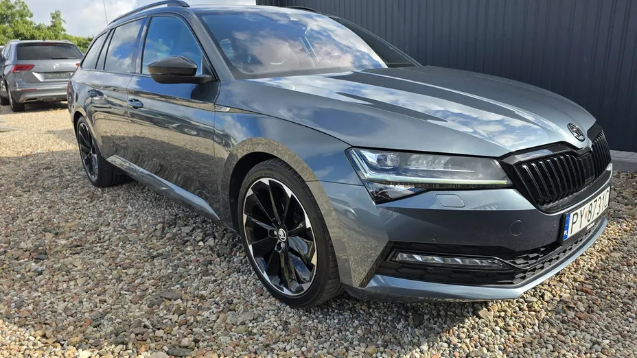 SKODA Superb -