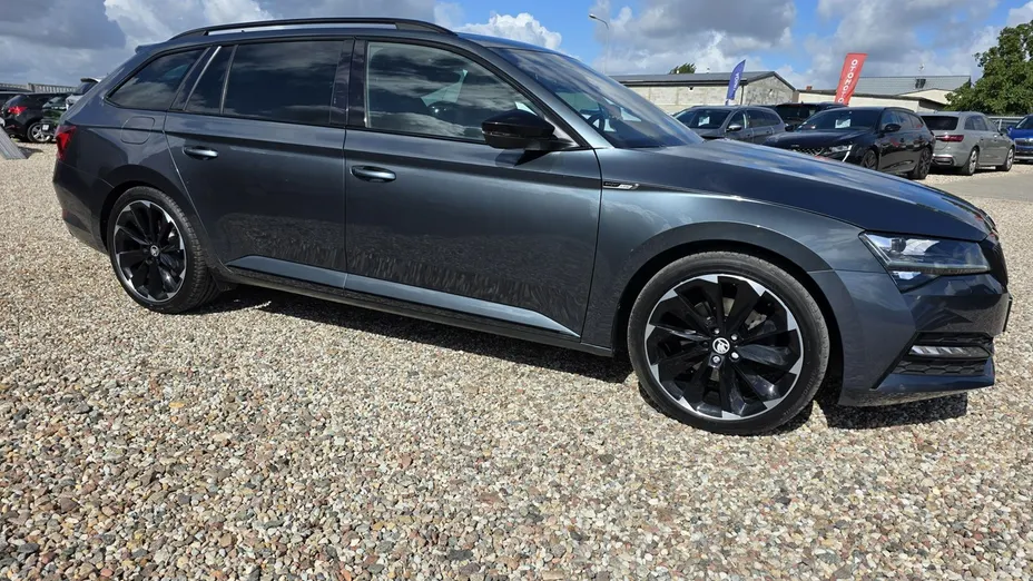 SKODA Superb -