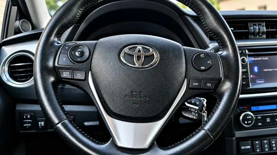 TOYOTA Auris -