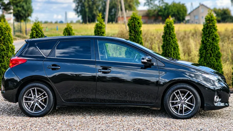 TOYOTA Auris -