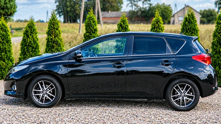 TOYOTA Auris -