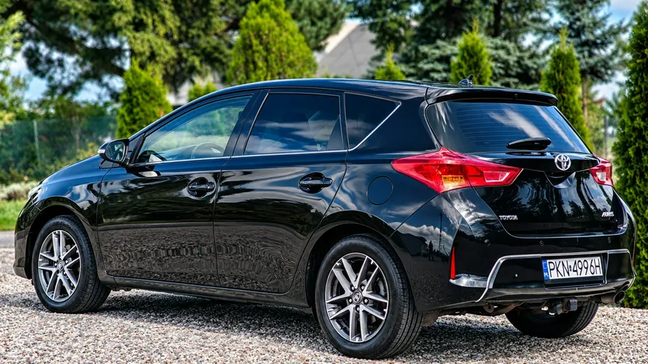 TOYOTA Auris -