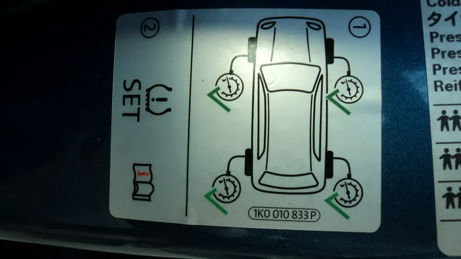 VOLKSWAGEN Golf Sportsvan -