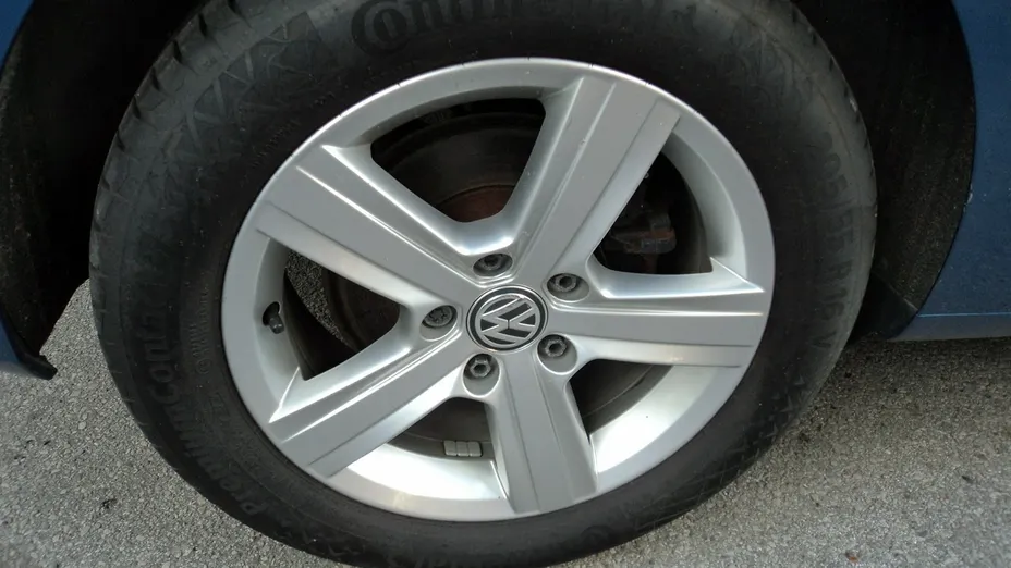 VOLKSWAGEN Golf Sportsvan -