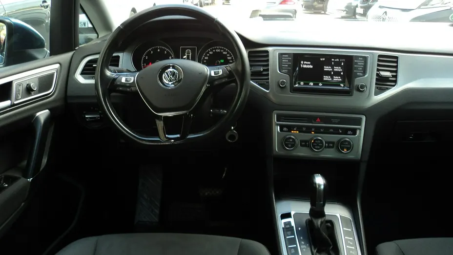 VOLKSWAGEN Golf Sportsvan -