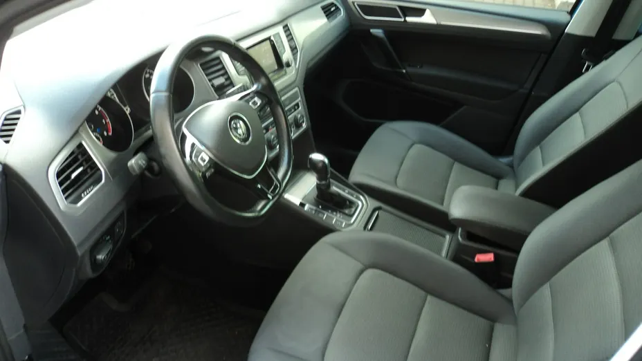 VOLKSWAGEN Golf Sportsvan -