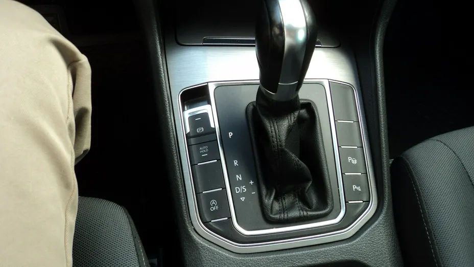VOLKSWAGEN Golf Sportsvan -