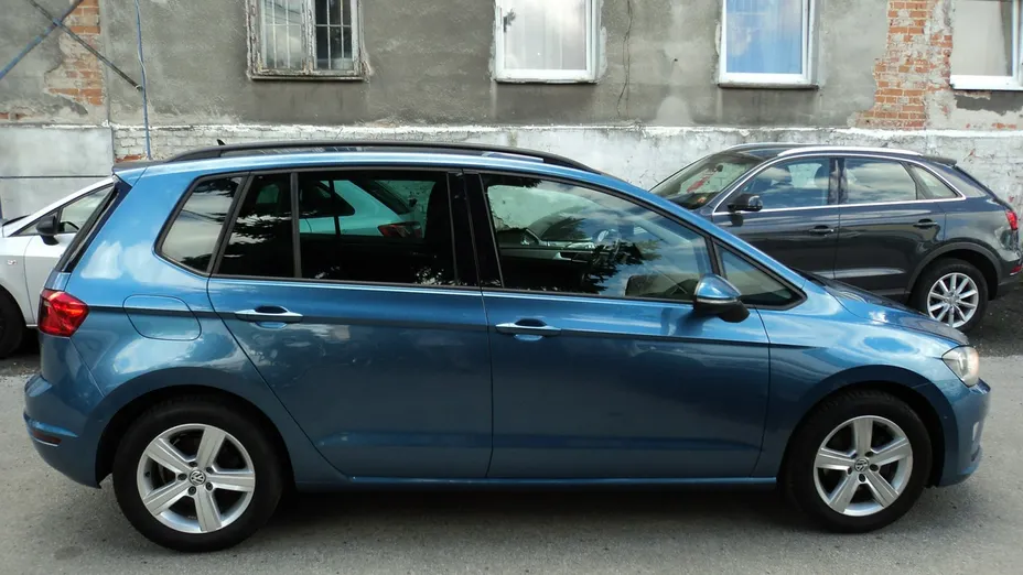 VOLKSWAGEN Golf Sportsvan -