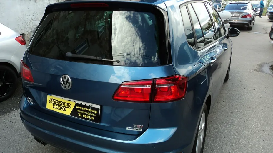 VOLKSWAGEN Golf Sportsvan -